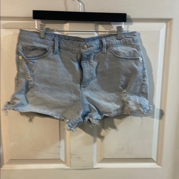Universal Thread Light Wash Jean Shorts - Picture 1 of 7